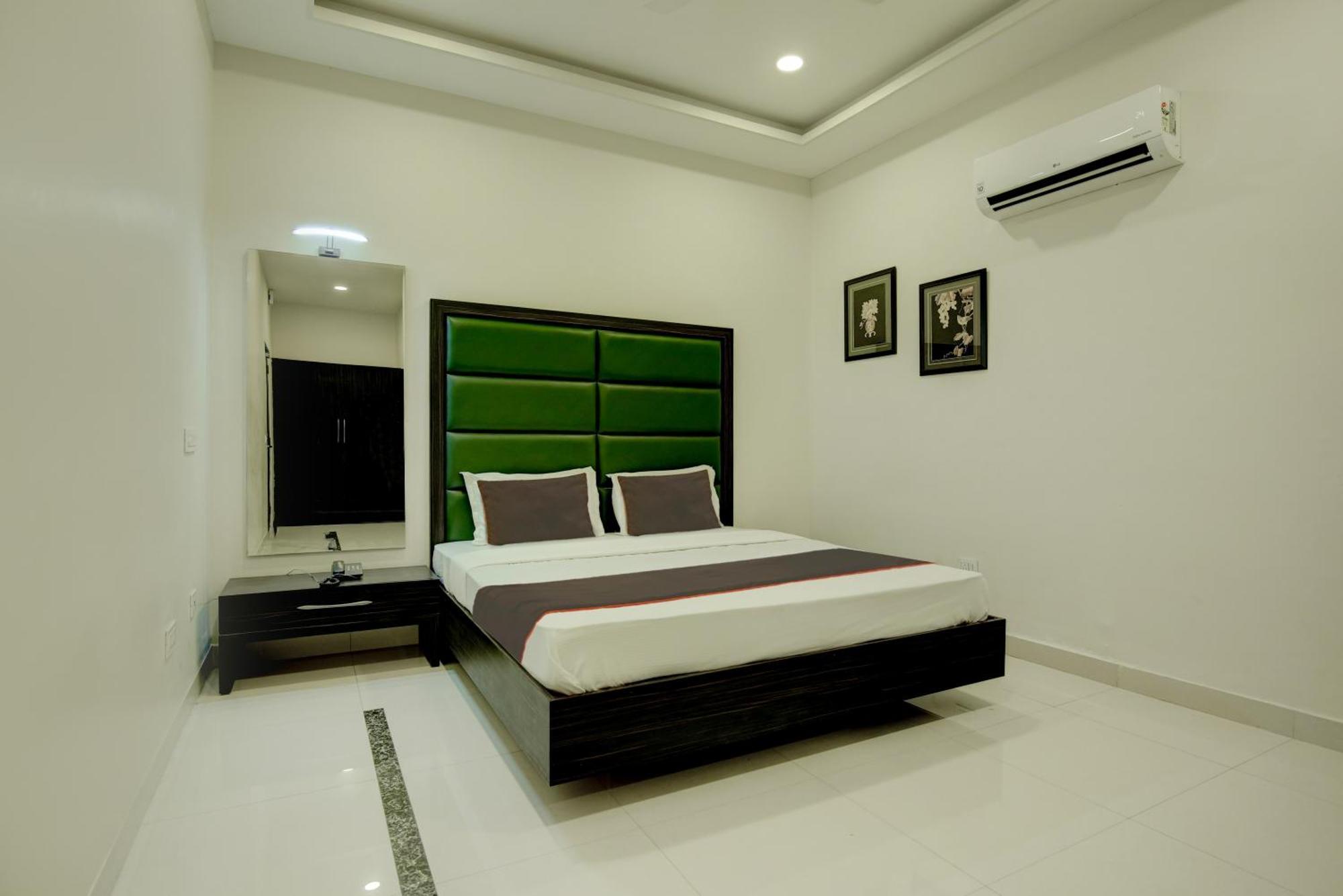 Super Collection O Ovel Hotel Grand Abadpura Buitenkant foto