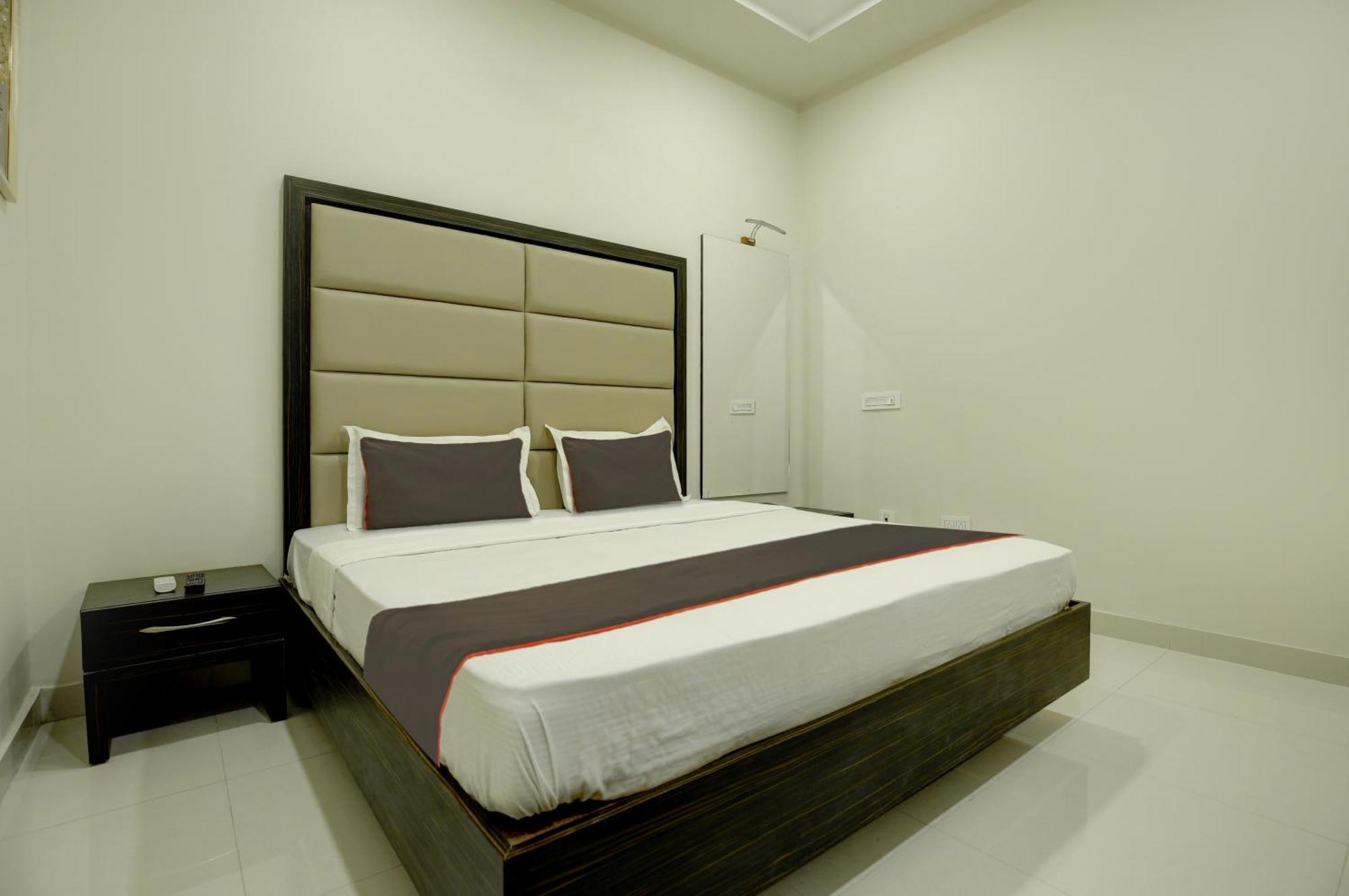 Super Collection O Ovel Hotel Grand Abadpura Buitenkant foto